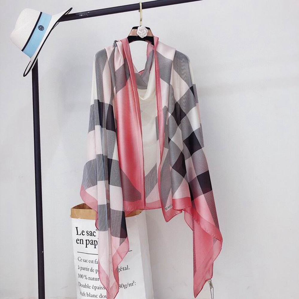 Bv*b*rry Scarf